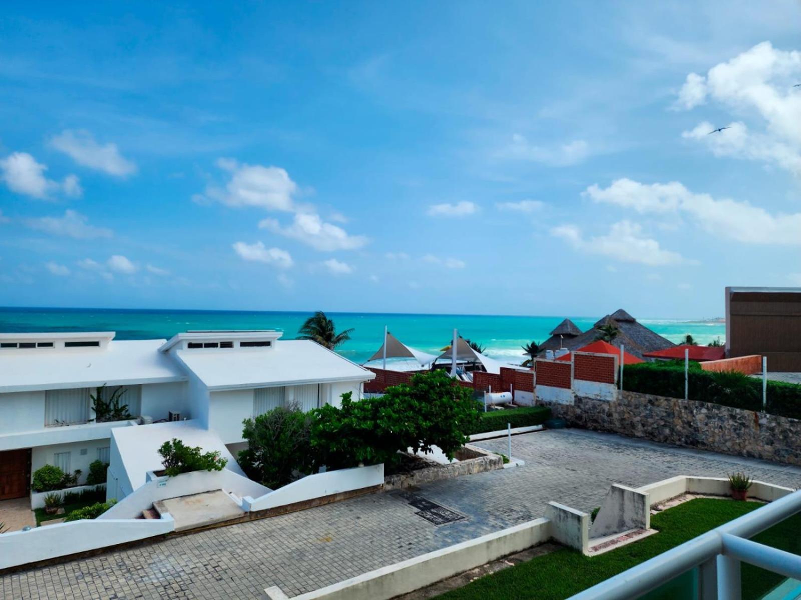 Beachfront Apartments Cancun Bagian luar foto