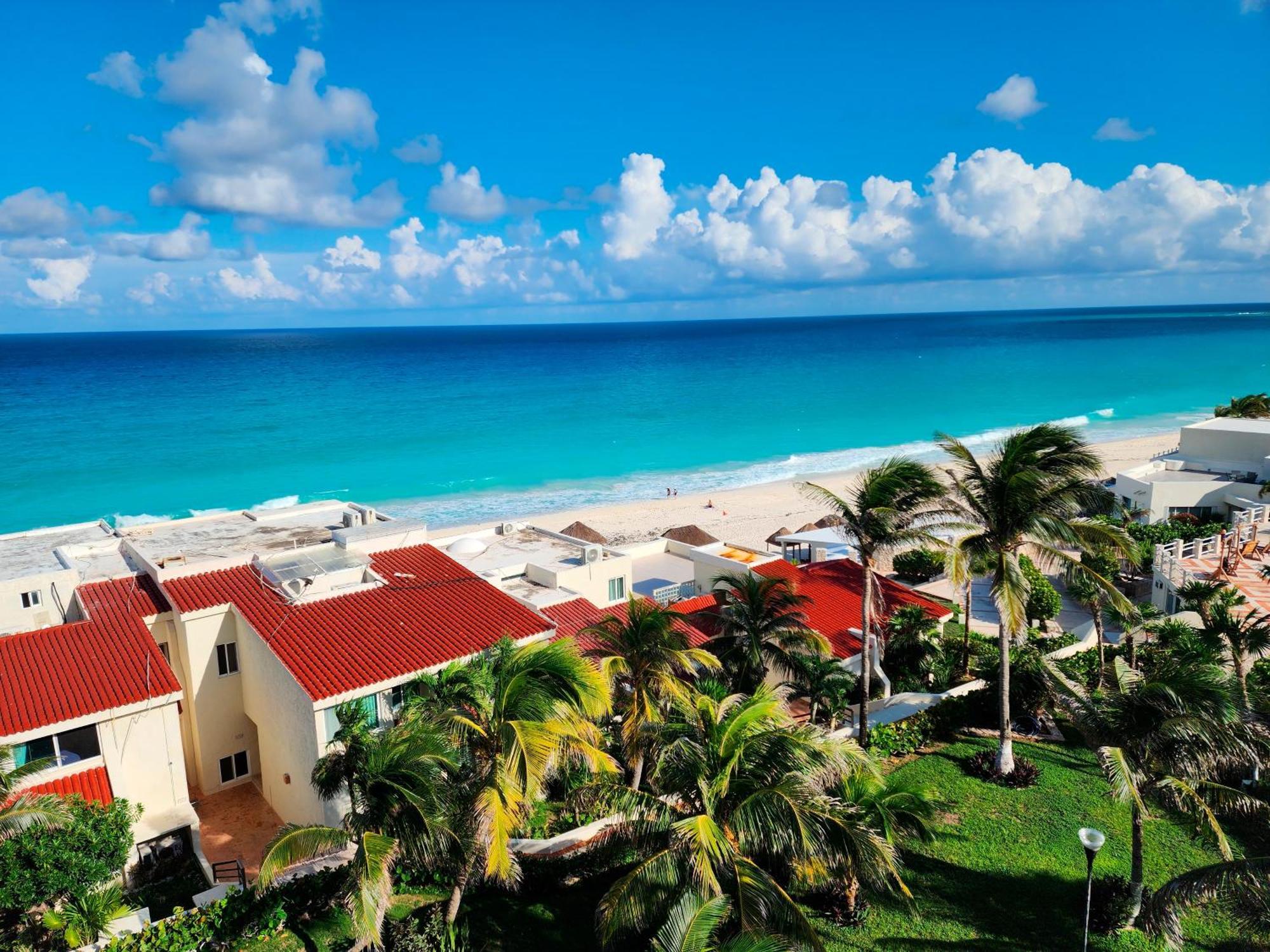 Beachfront Apartments Cancun Bagian luar foto