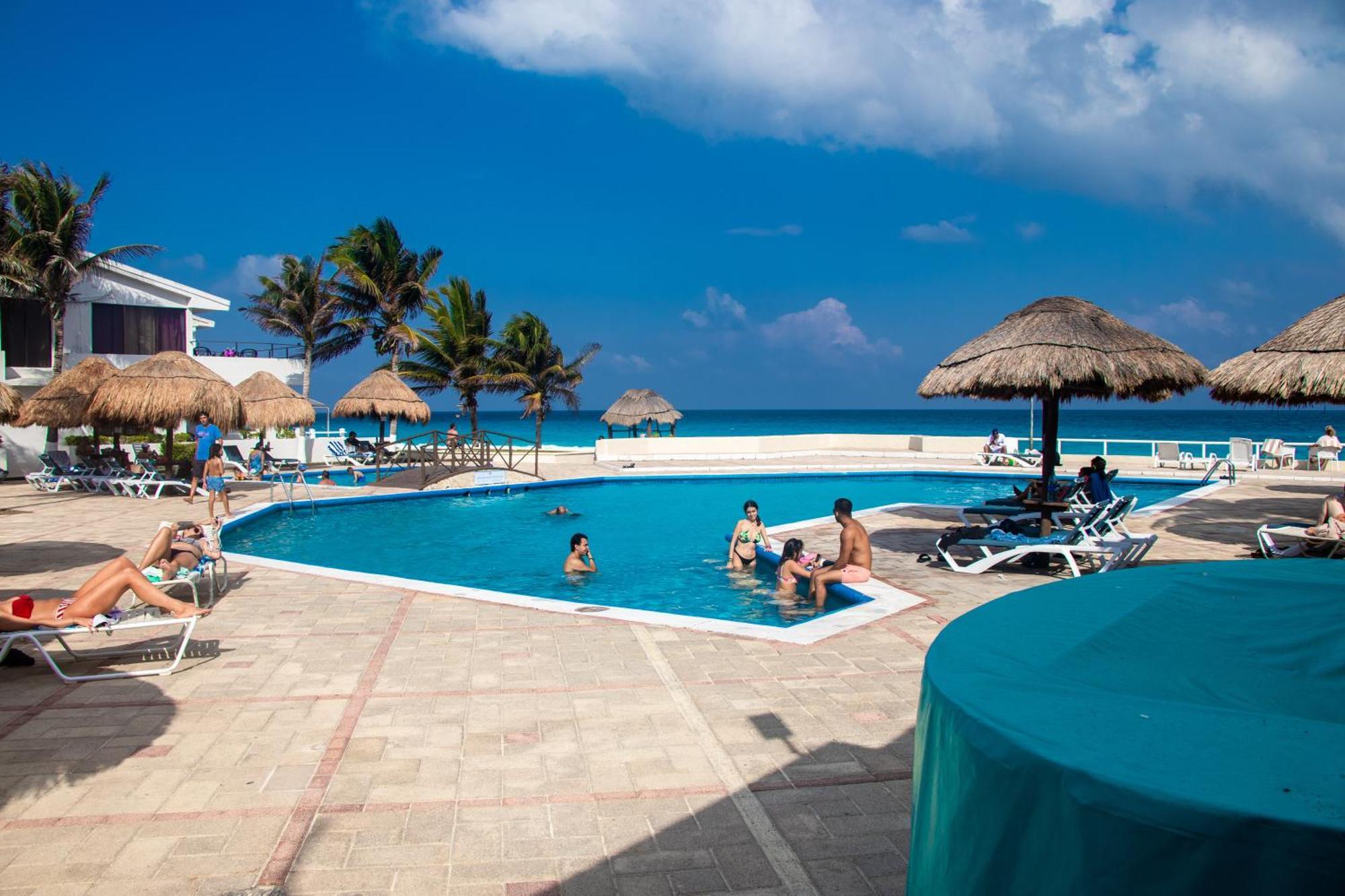 Beachfront Apartments Cancun Bagian luar foto