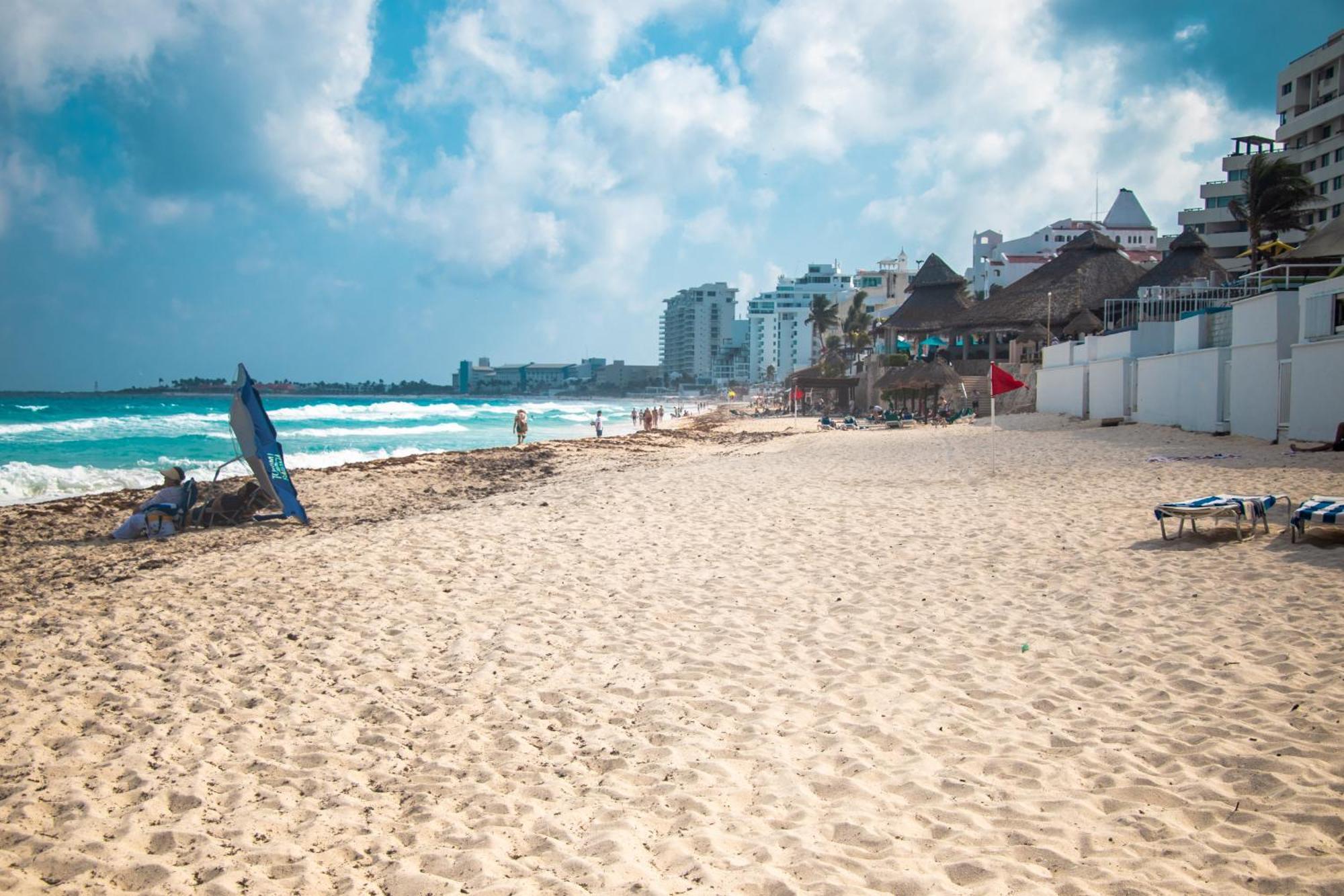 Beachfront Apartments Cancun Bagian luar foto