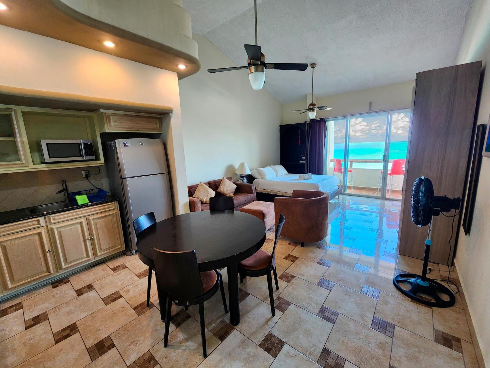 Beachfront Apartments Cancun Ruang foto