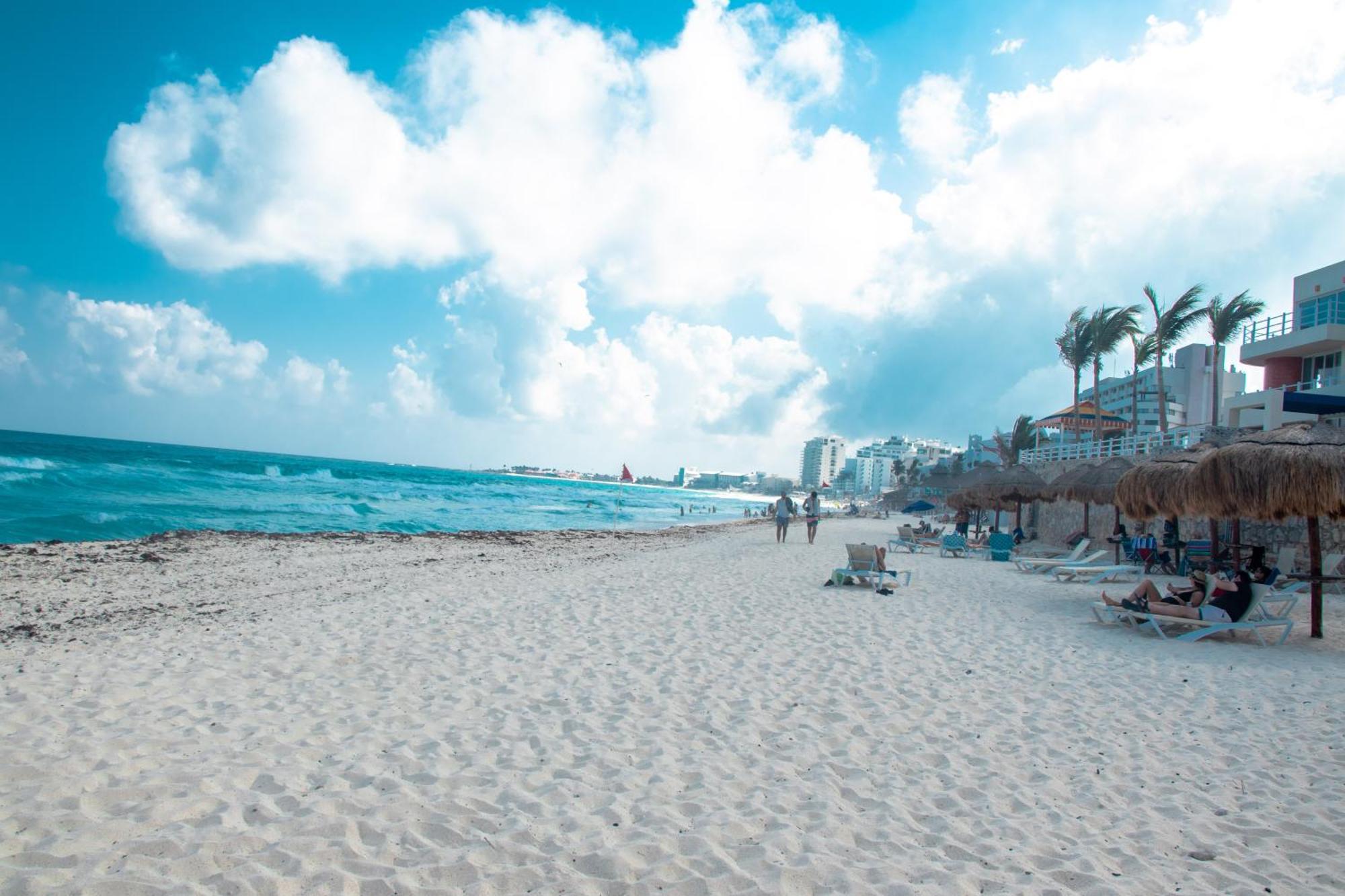 Beachfront Apartments Cancun Bagian luar foto