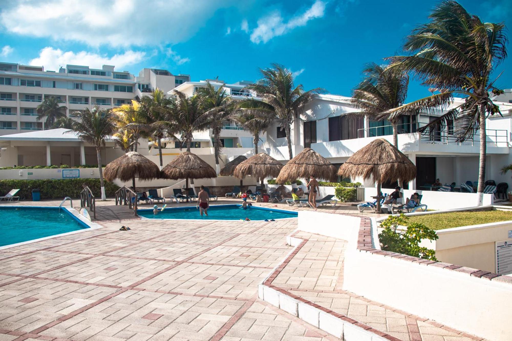 Beachfront Apartments Cancun Bagian luar foto